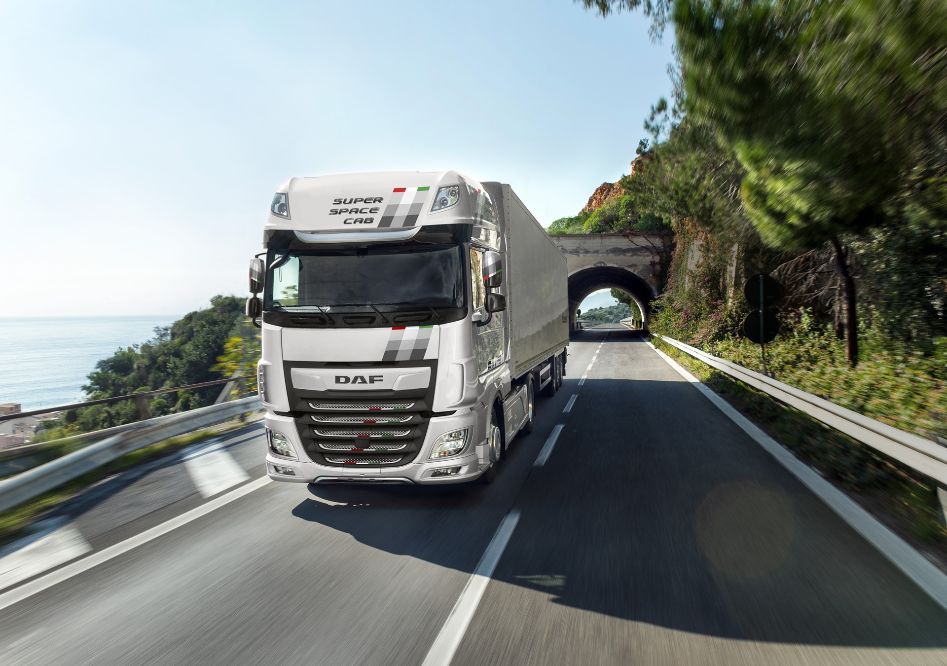 01-DAF-introduces-XF-Unity-Edition_hunflag
