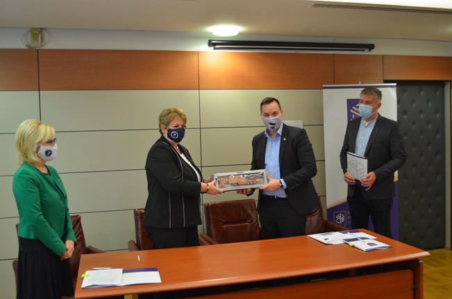 DAF-Nyiregyhazi-Egyetem-alairas-02